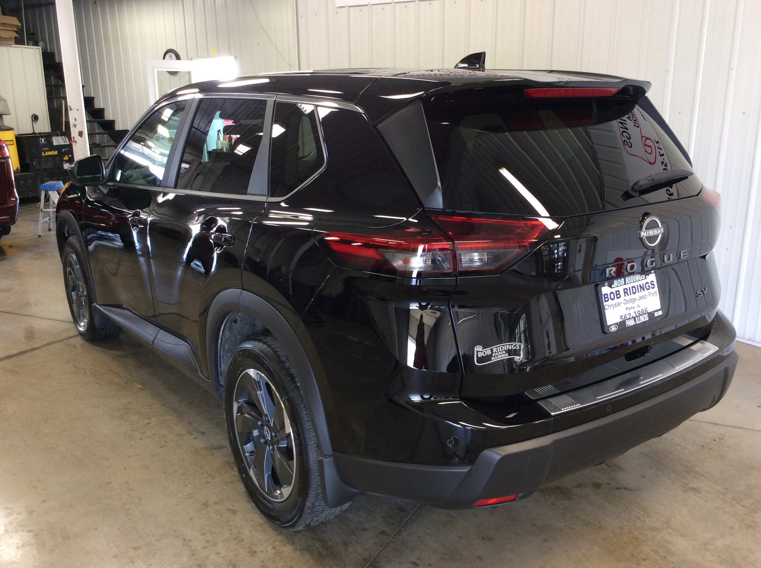 2024 Nissan Rogue SV photo 3