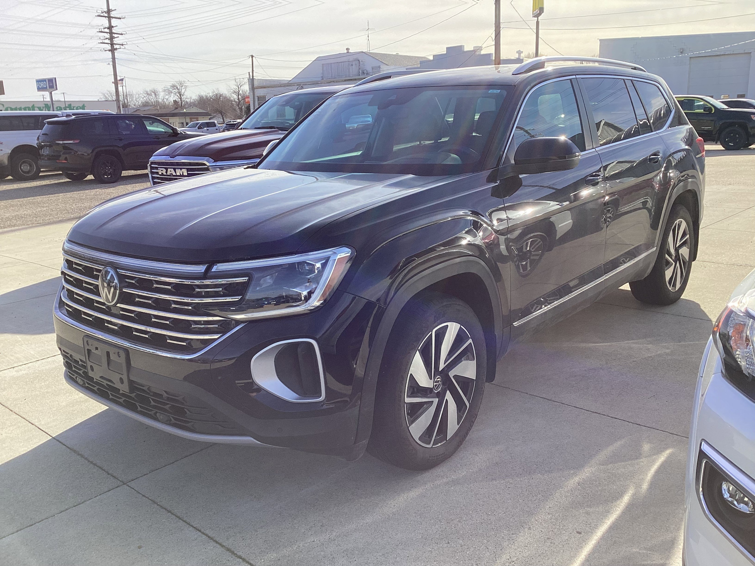 2024 Volkswagen Atlas SEL's photo