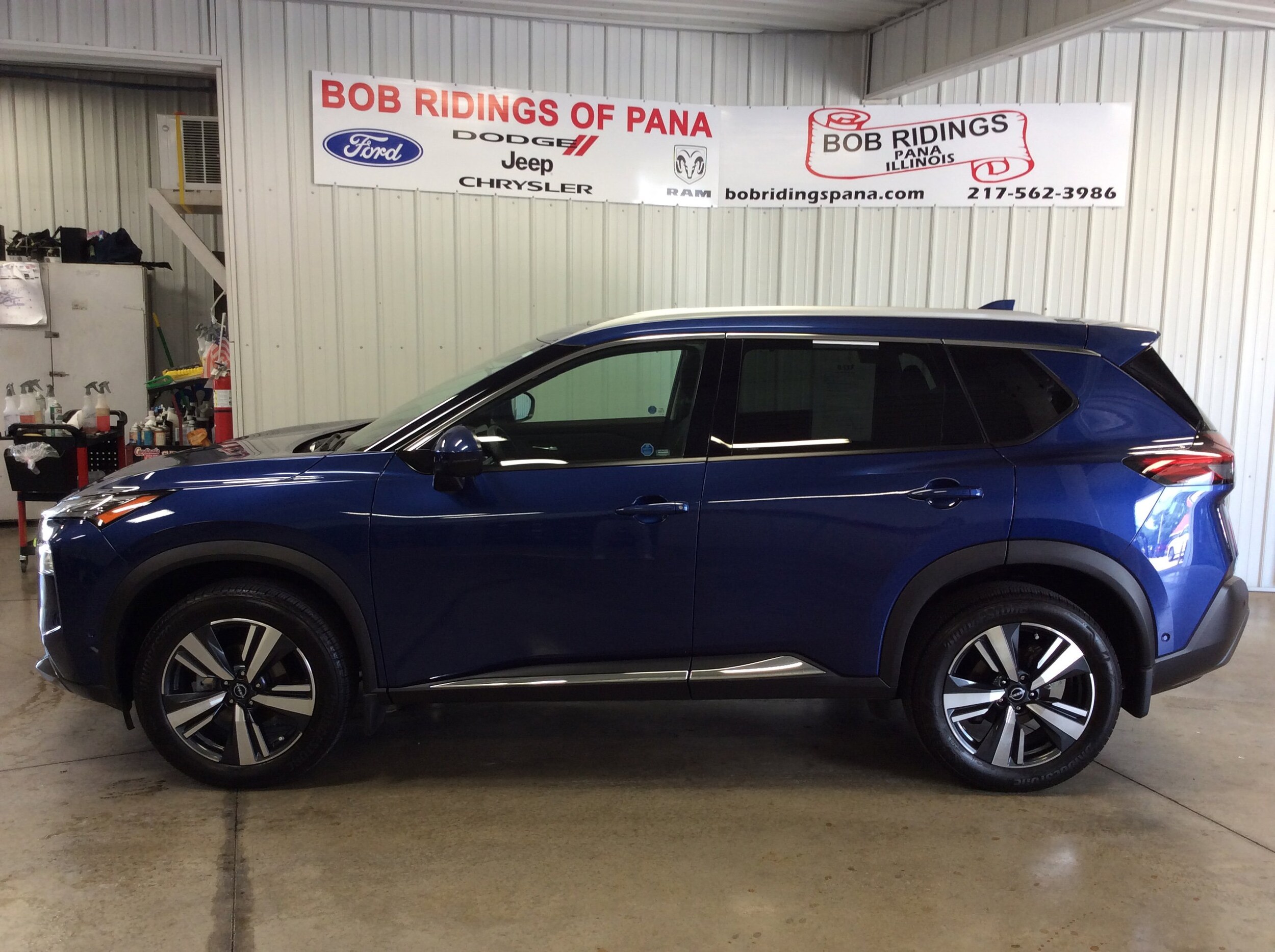 2023 Nissan Rogue SL photo 2