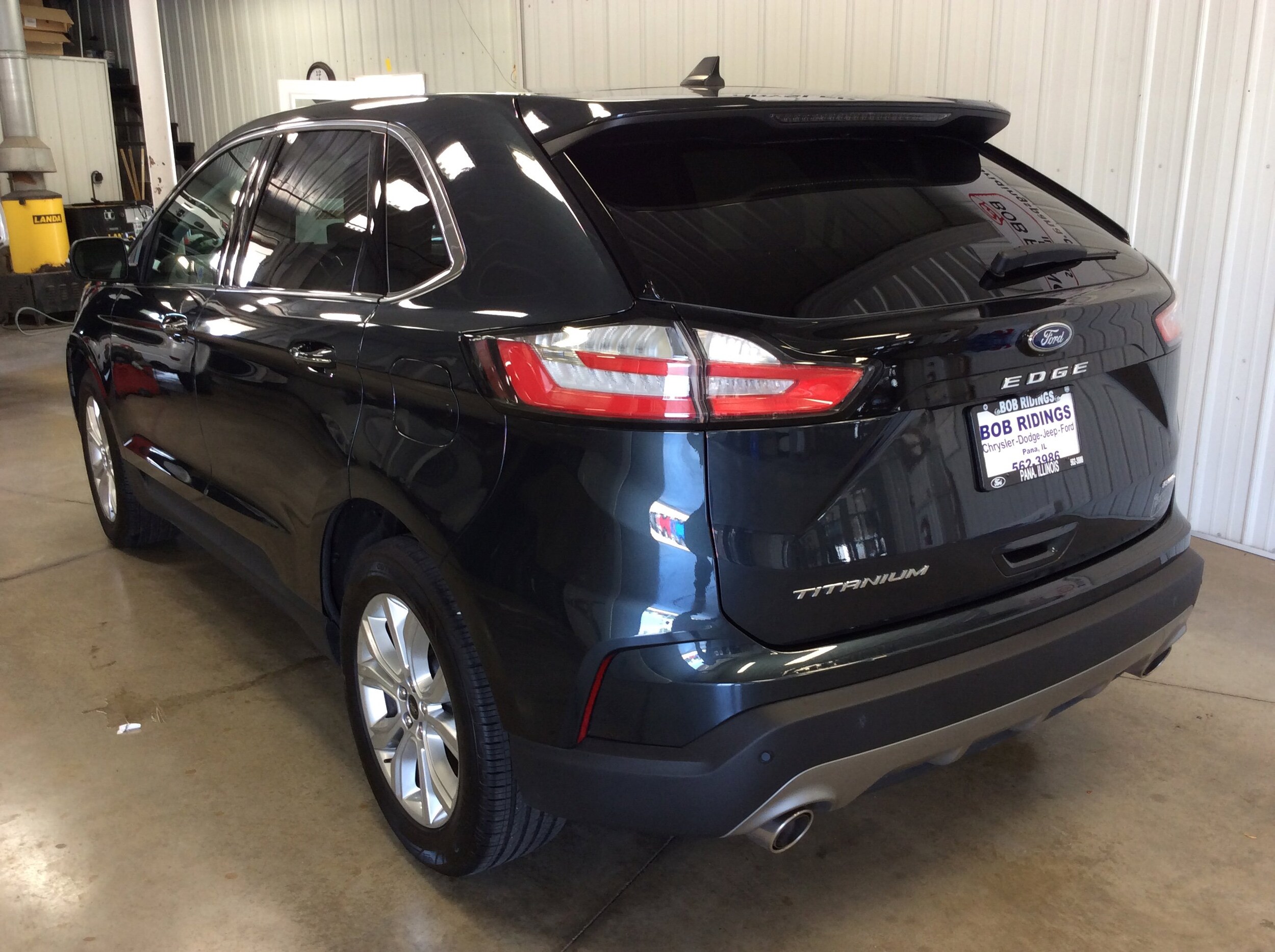 2024 Ford Edge Titanium photo 4