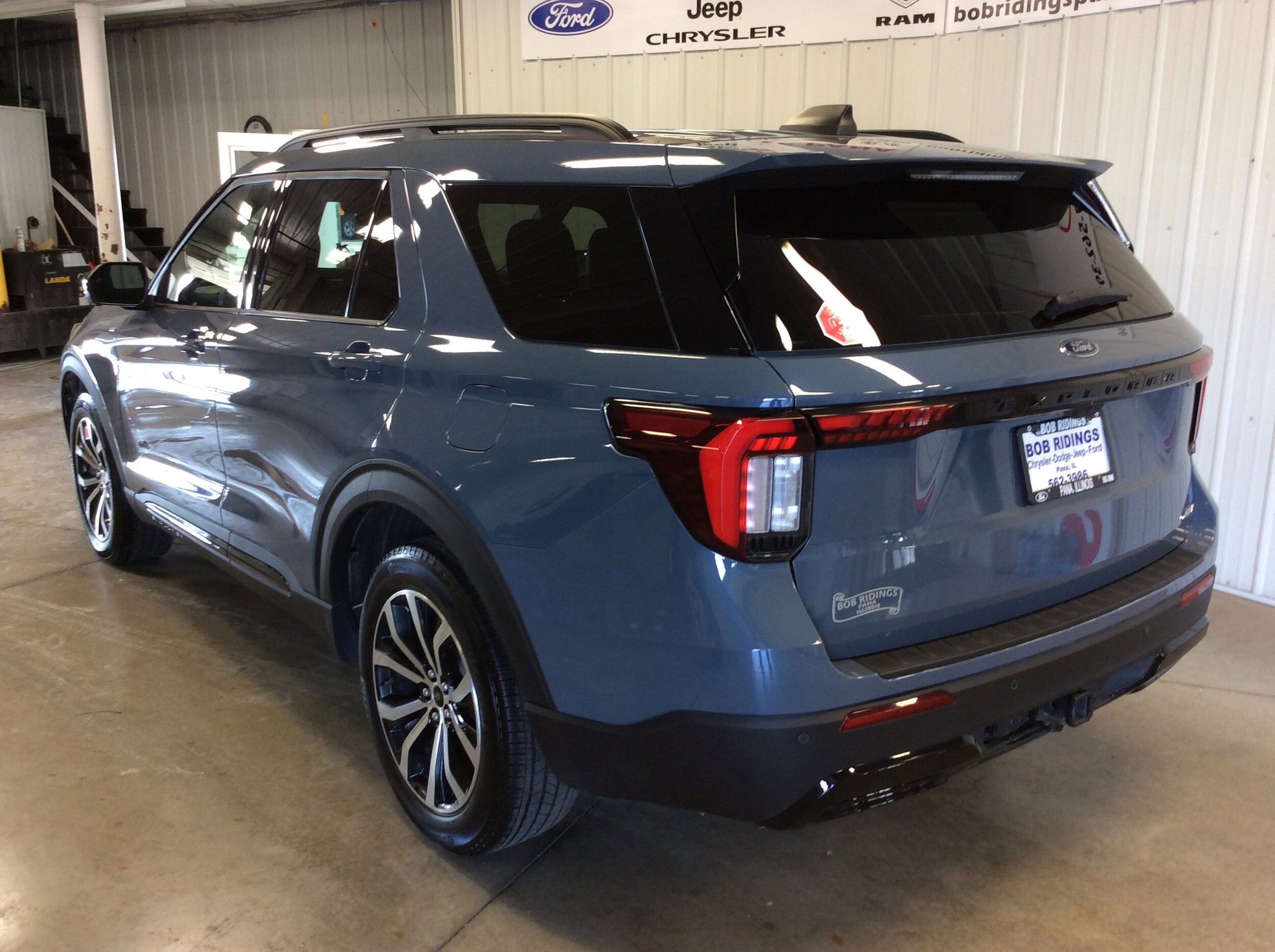 2025 Ford Explorer ST-Line photo 3