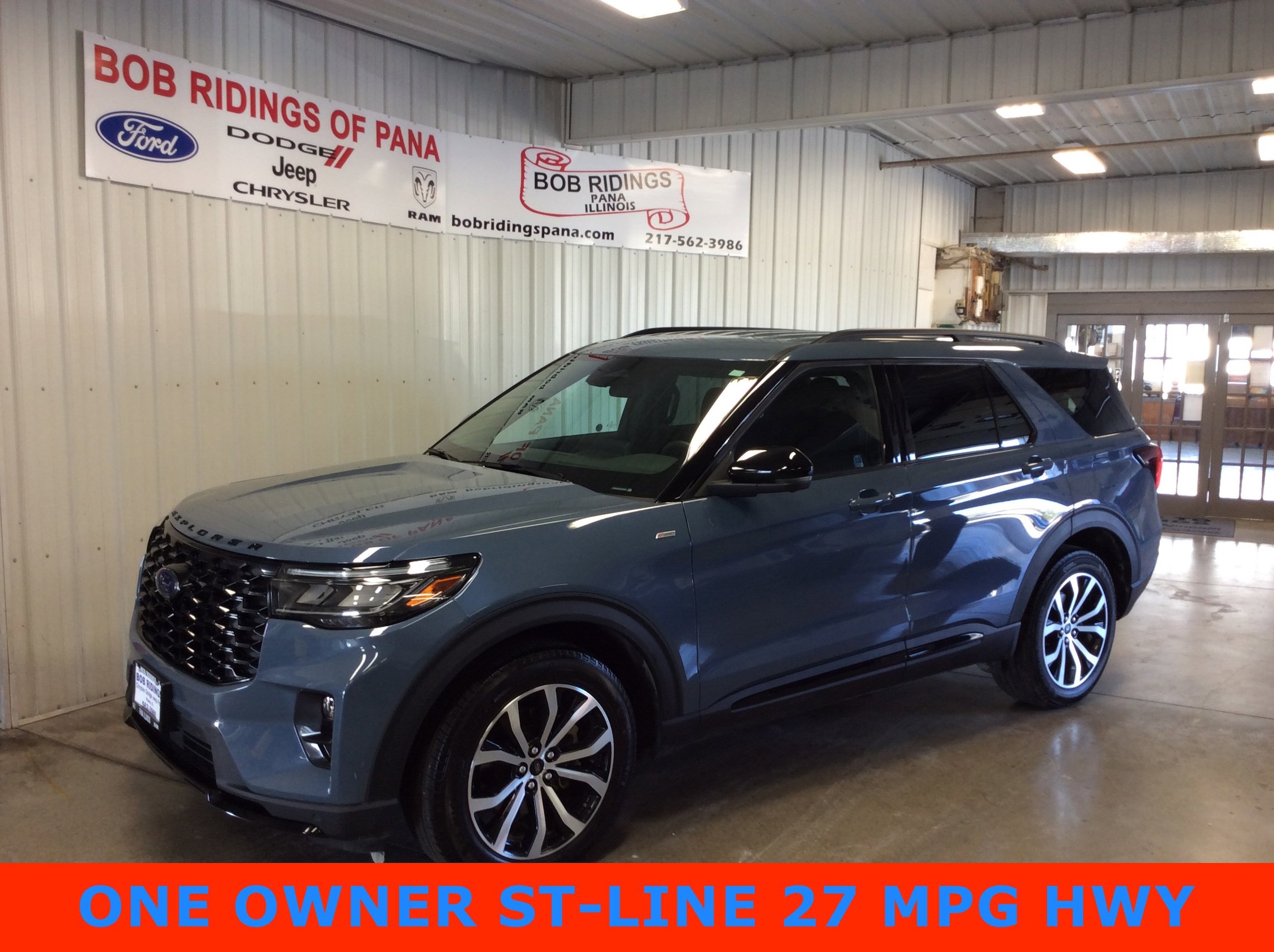 2025 Ford Explorer ST-LINE's photo