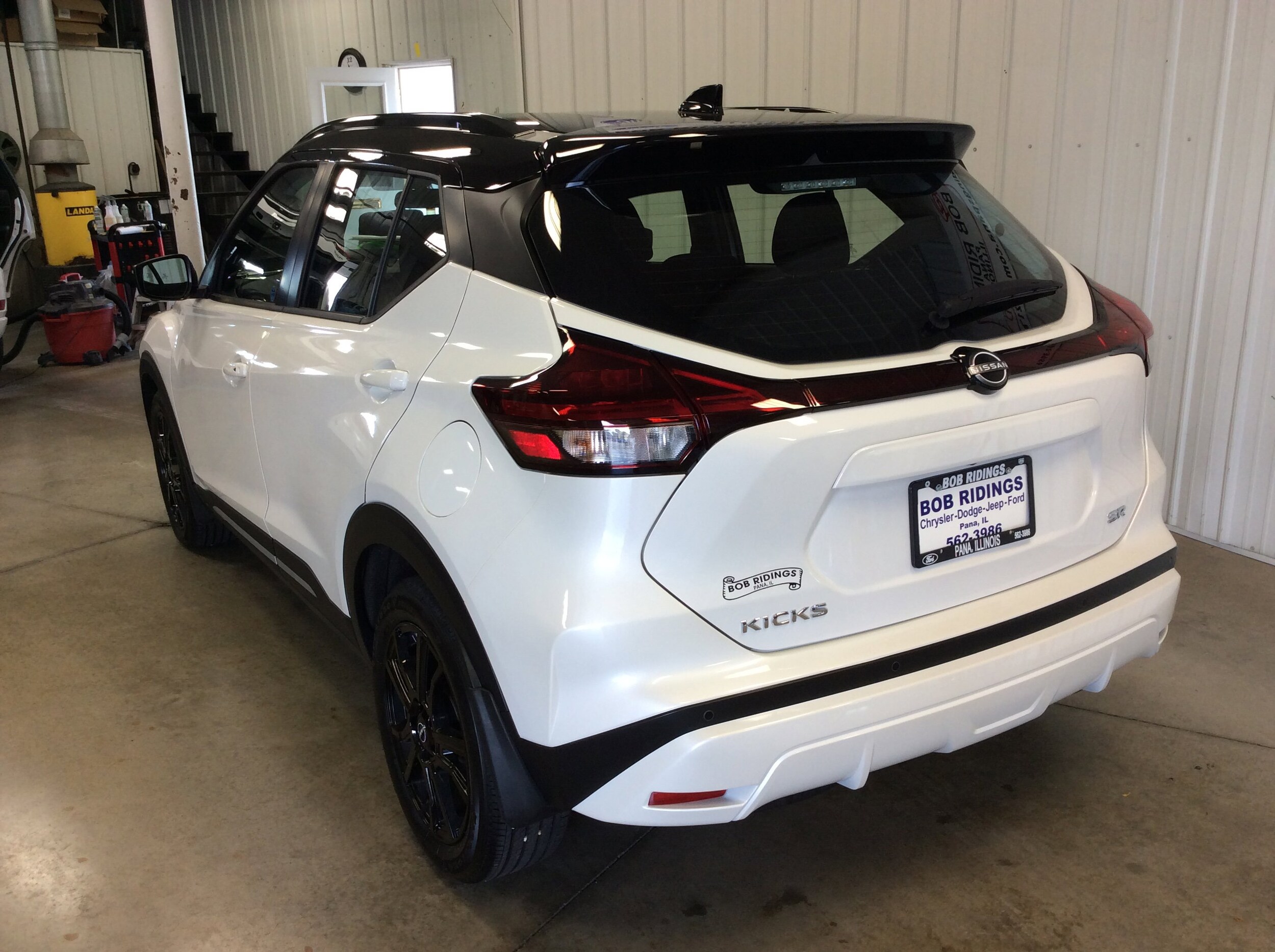 2024 Nissan Kicks SR photo 3
