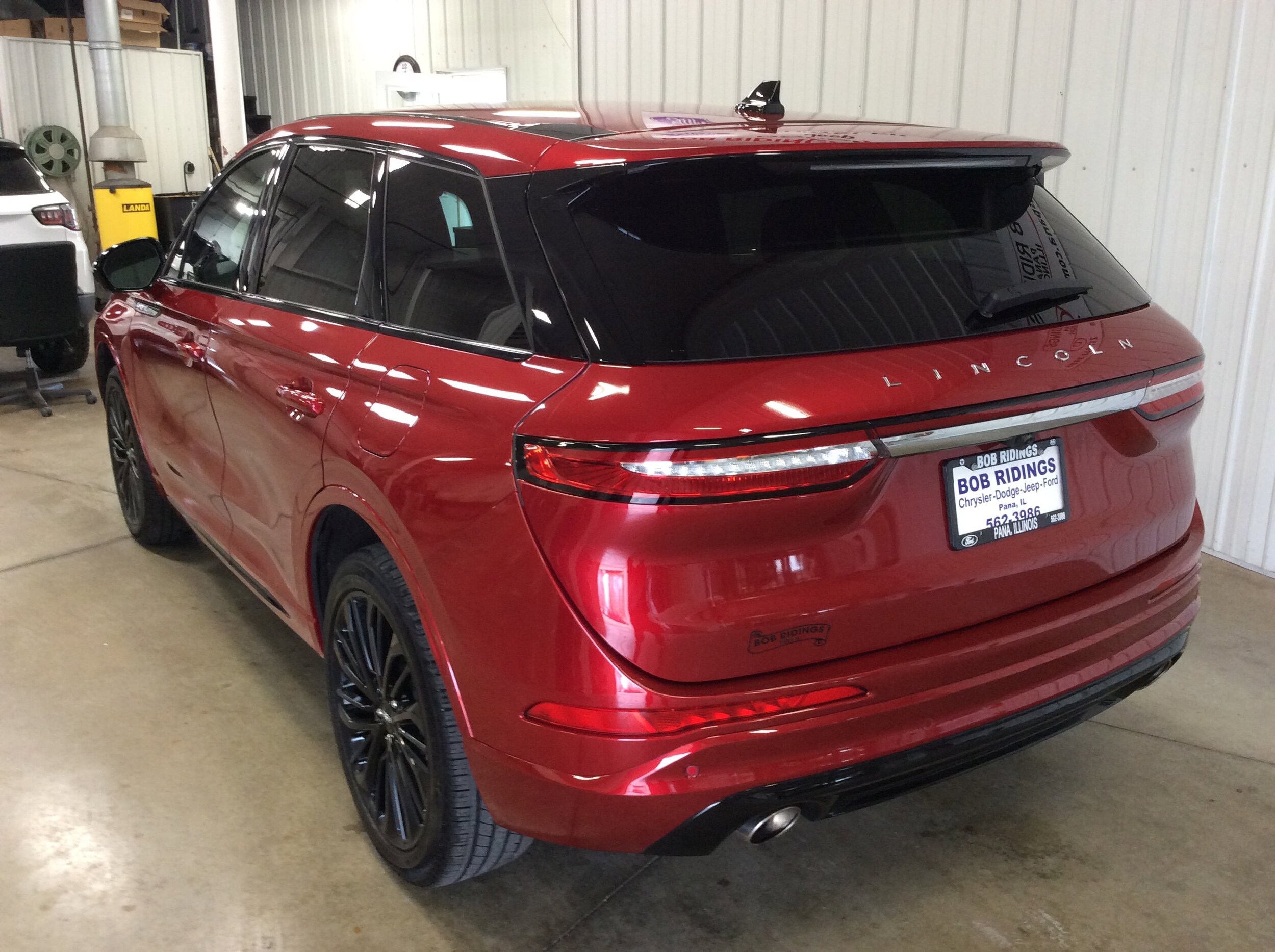 2023 Lincoln Corsair Standard photo 3