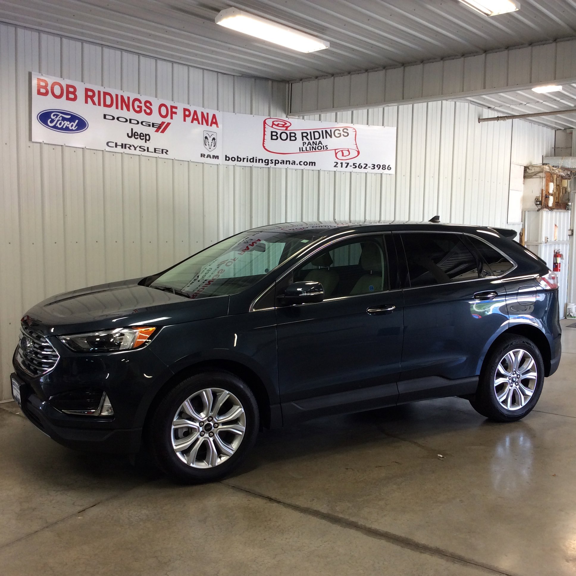 2024 Ford Edge Titanium photo 2
