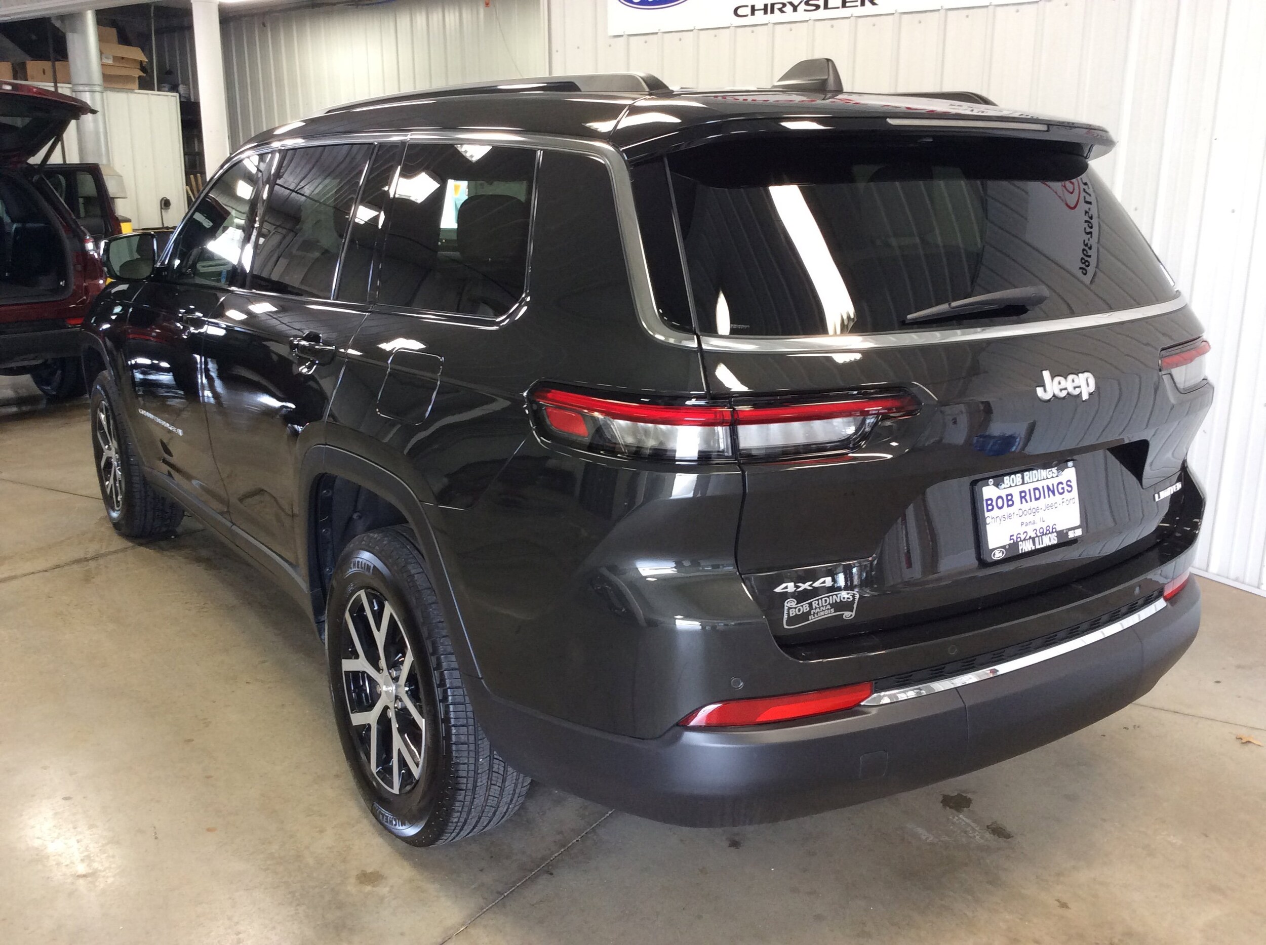 2024 Jeep Grand Cherokee Limited photo 3