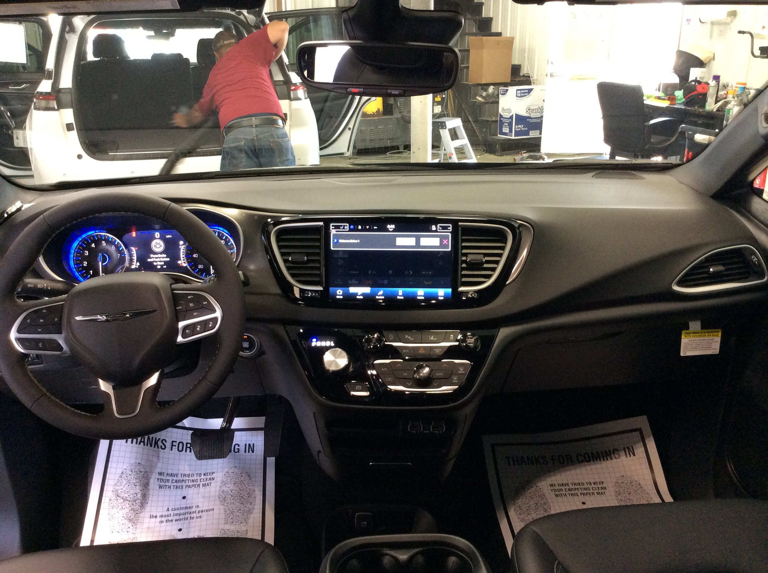 2025 Chrysler Voyager LX - Photo 18