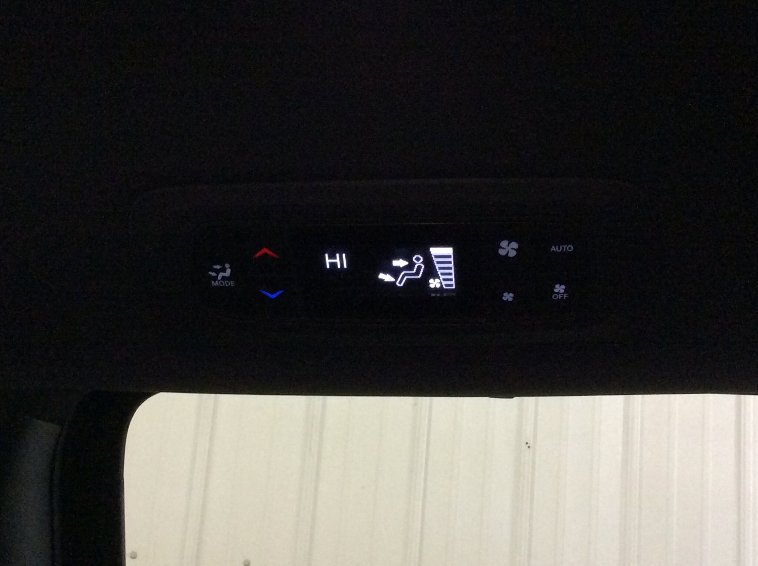 2025 Chrysler Voyager LX - Photo 34