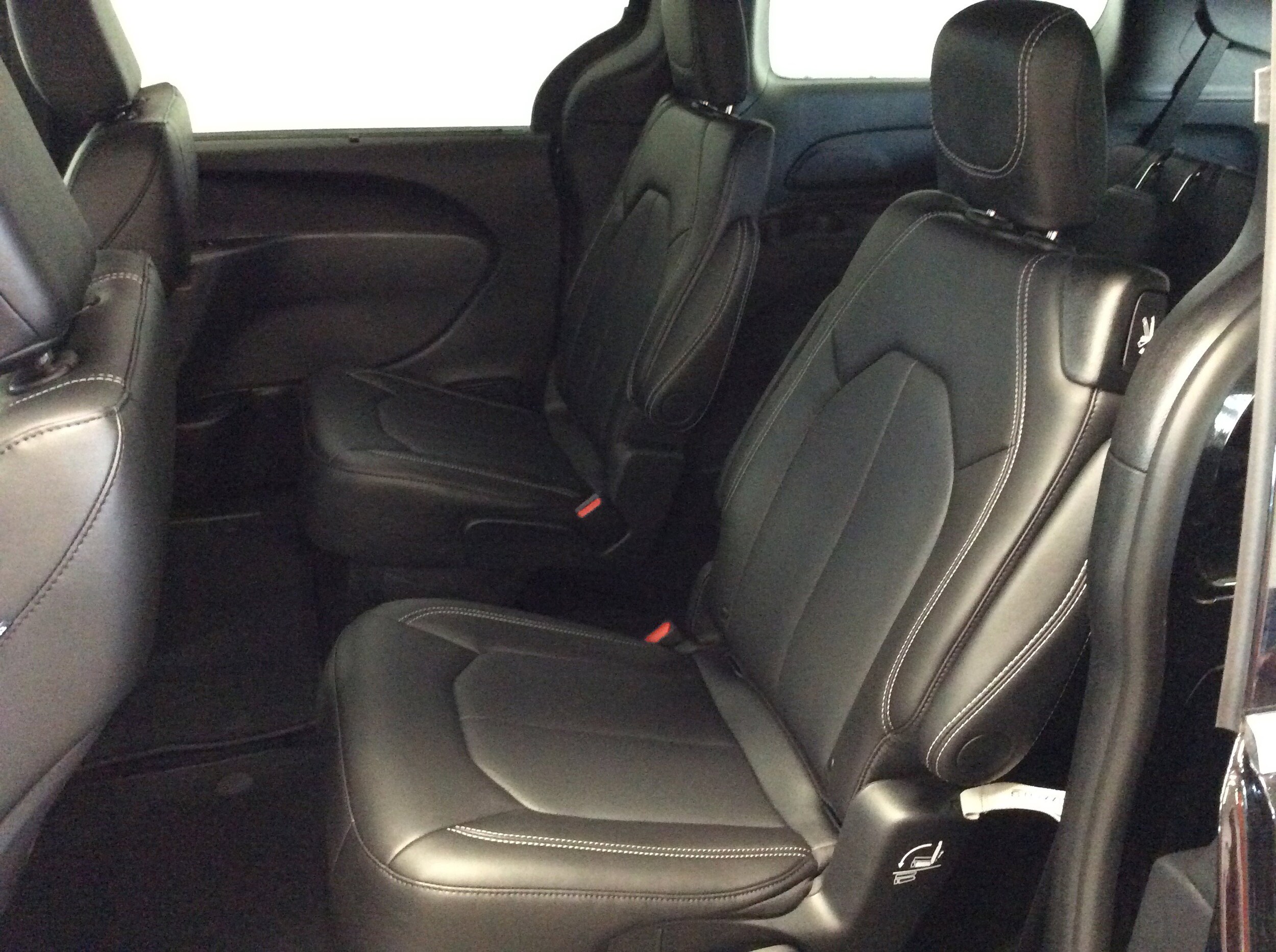 2025 Chrysler Voyager LX - Photo 33