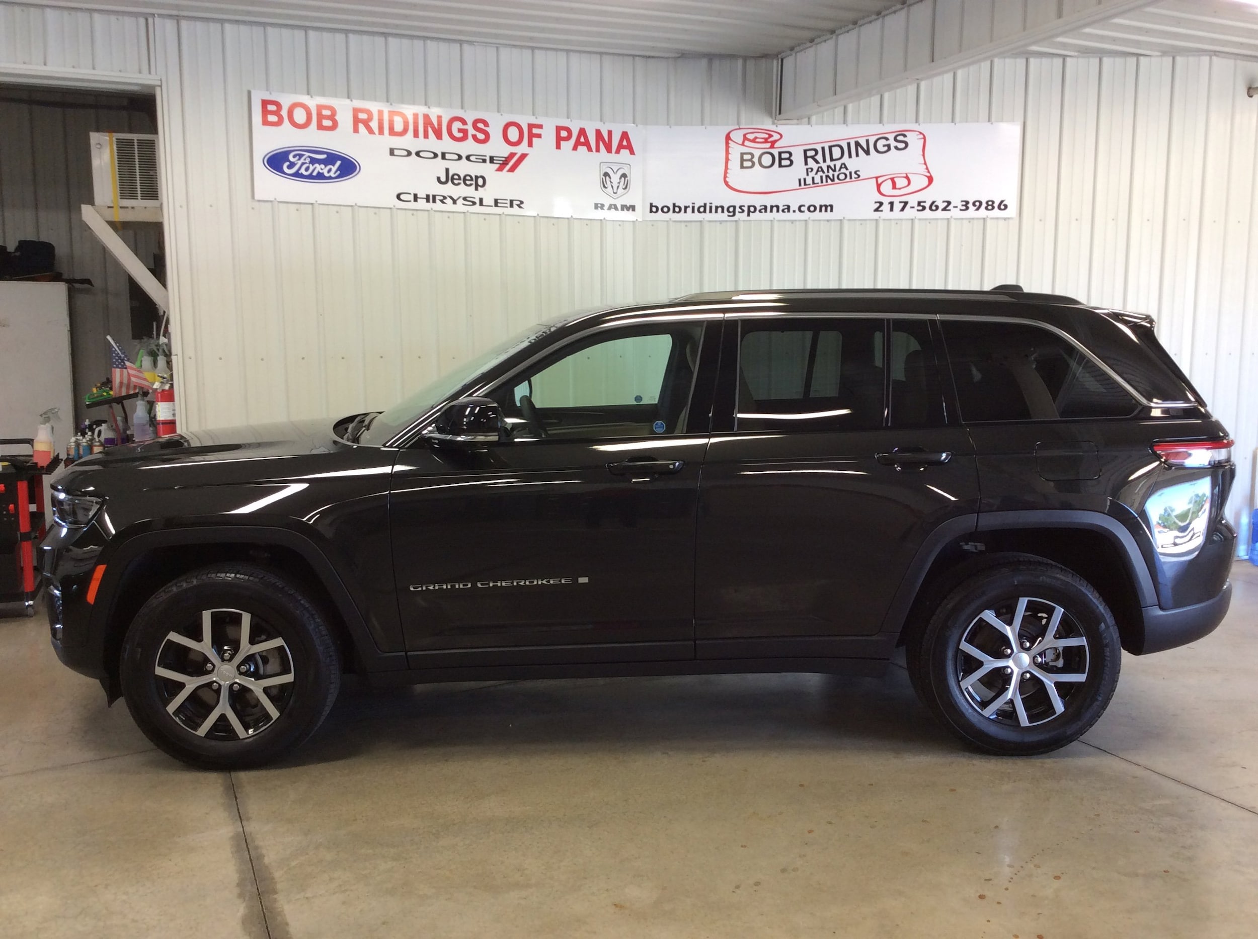 Used 2023 Jeep Grand Cherokee Limited with VIN 1C4RJHBG5PC614046 for sale in Pana, IL
