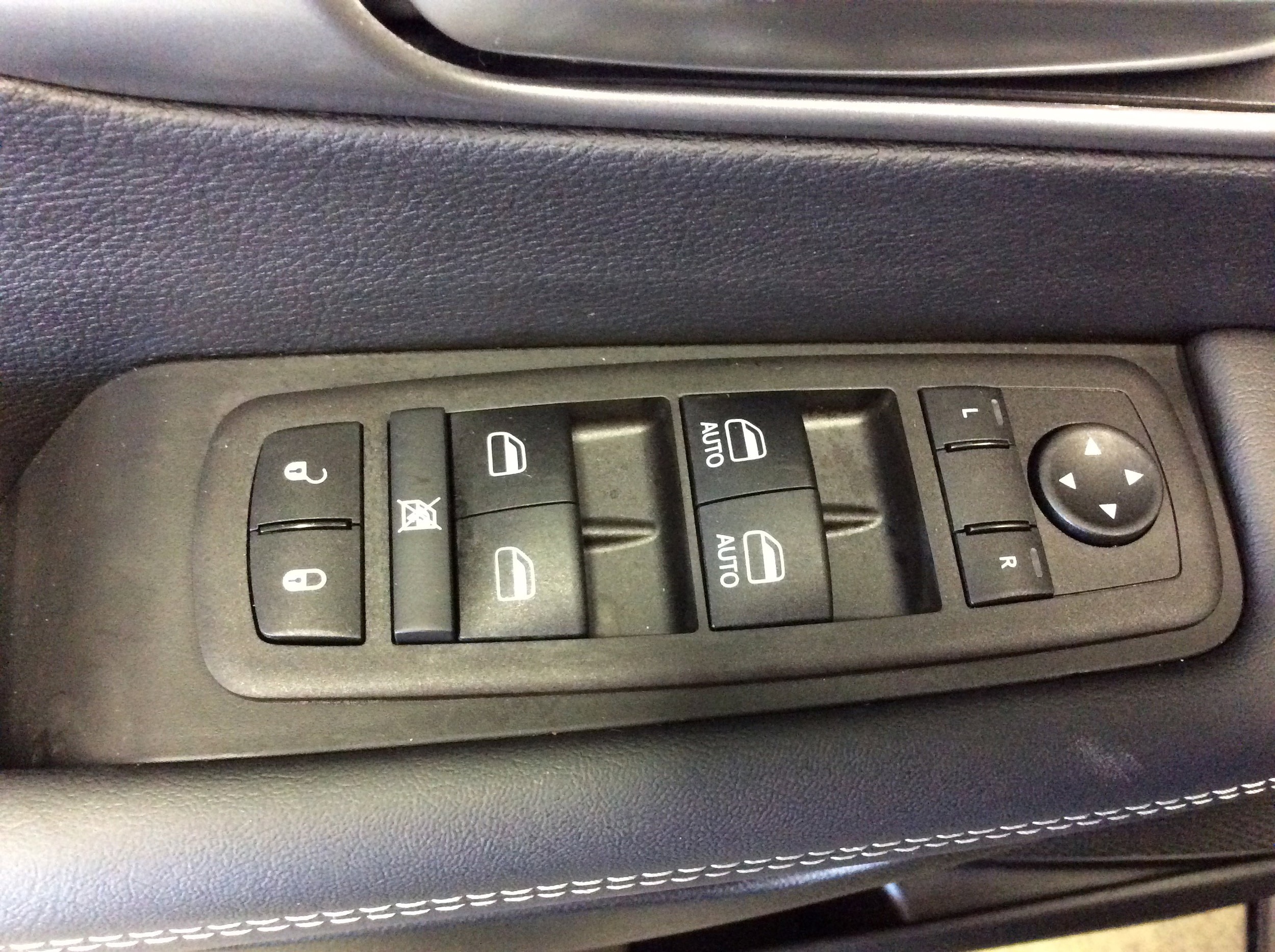 2025 Chrysler Voyager LX - Photo 14