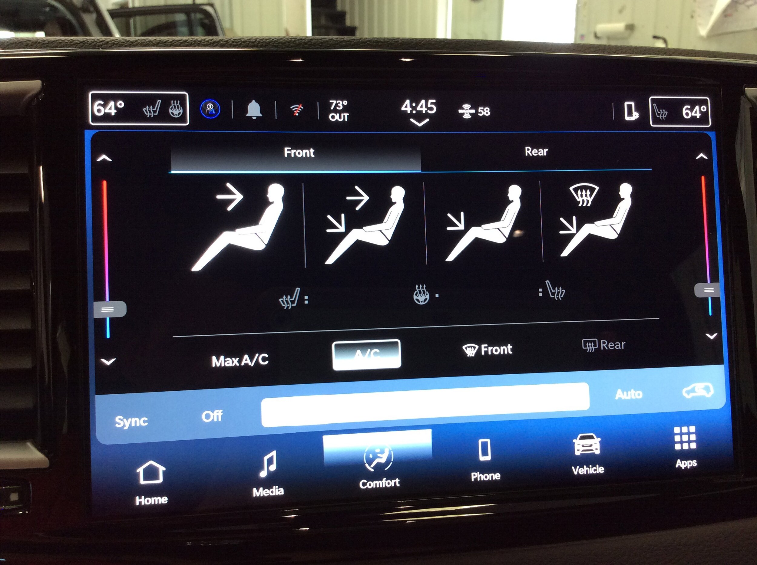 2025 Chrysler Voyager LX - Photo 28
