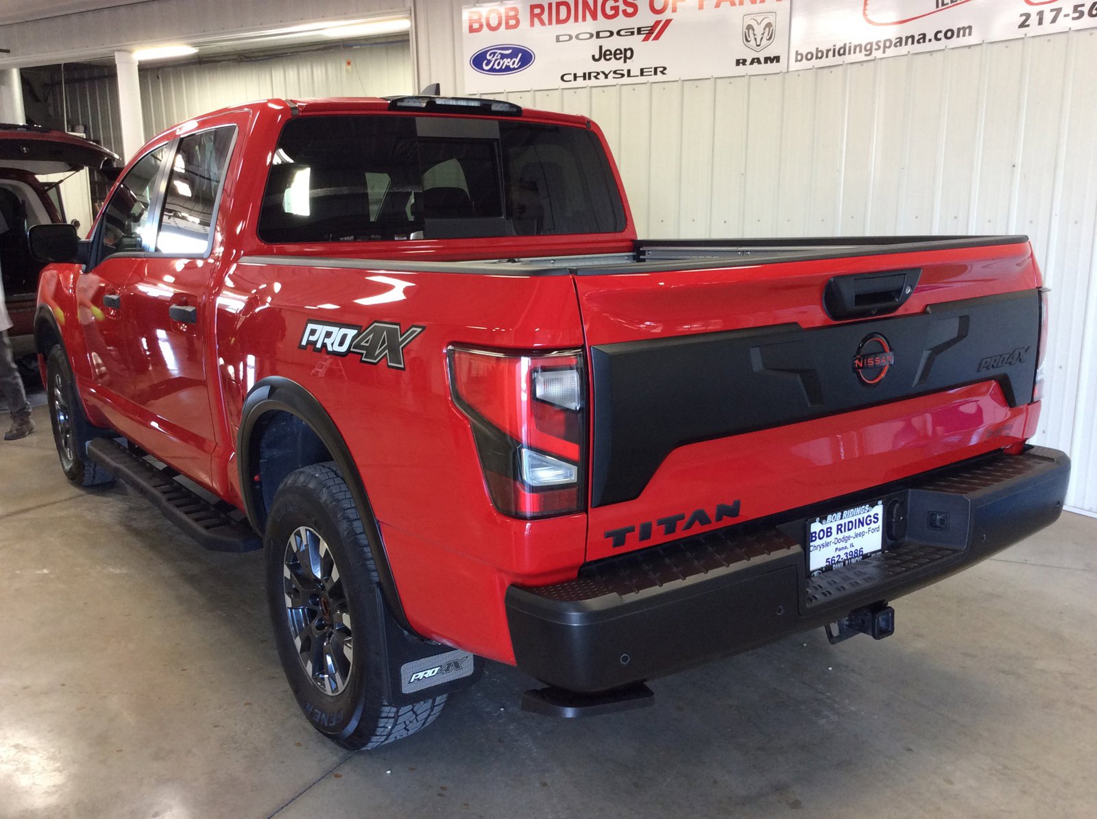2024 Nissan Titan PRO-4X photo 3