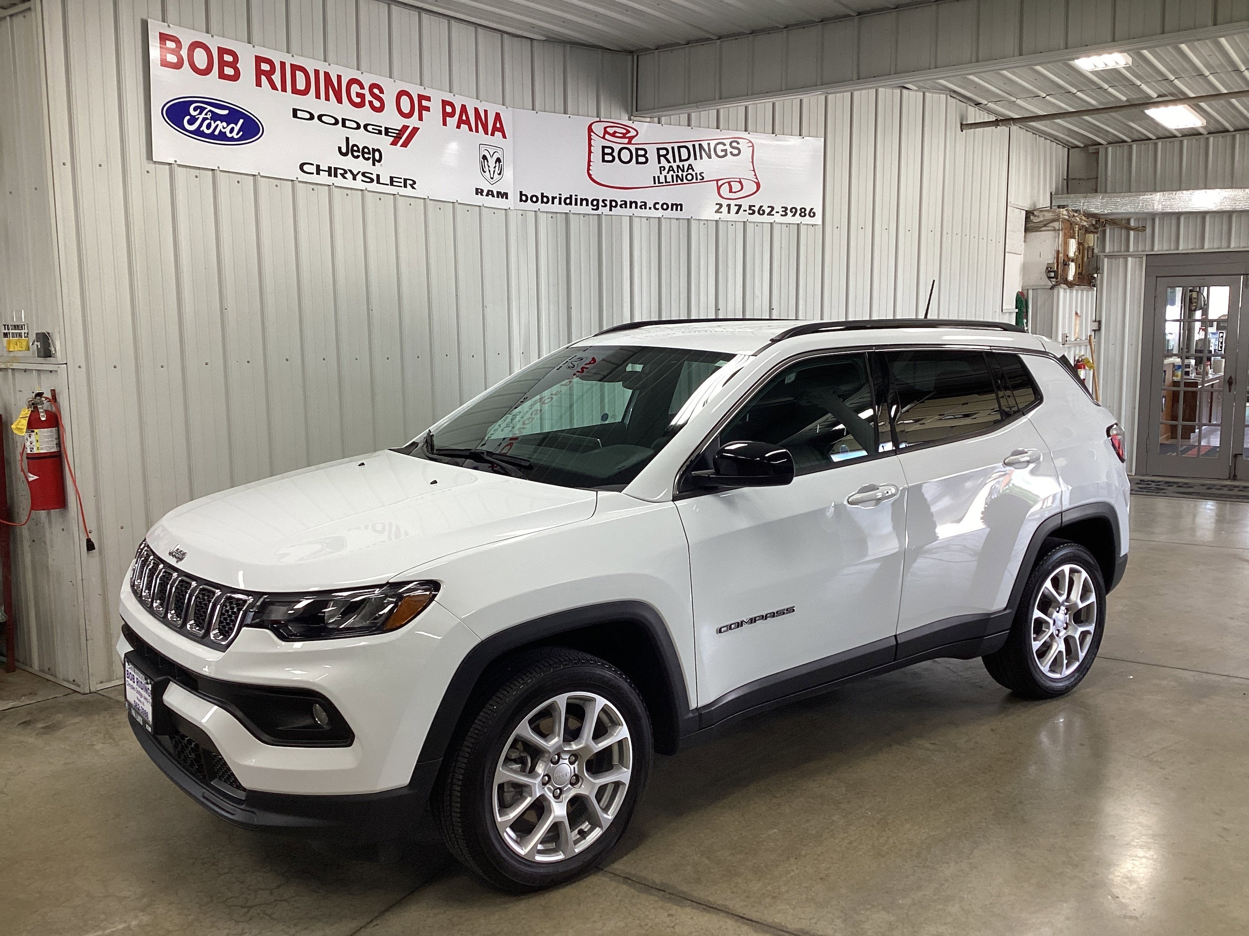 2023 Jeep Compass Latitude Lux 4X4's photo
