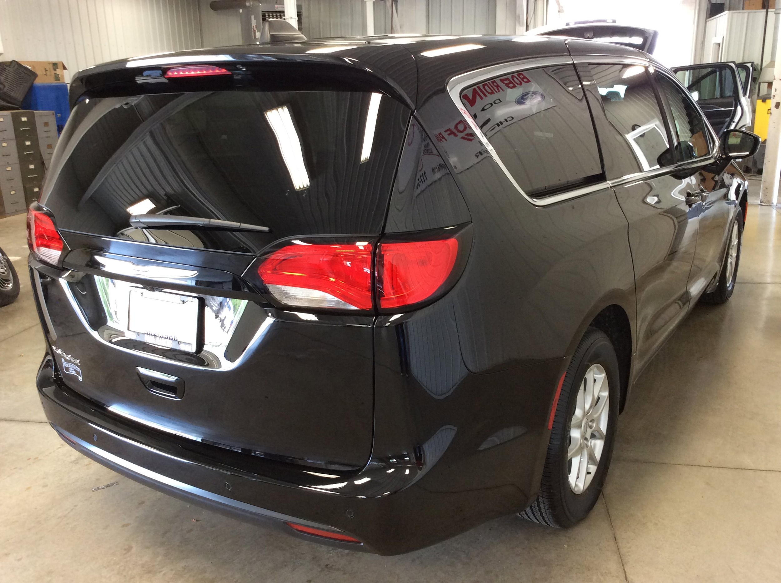 2025 Chrysler Voyager LX - Photo 7