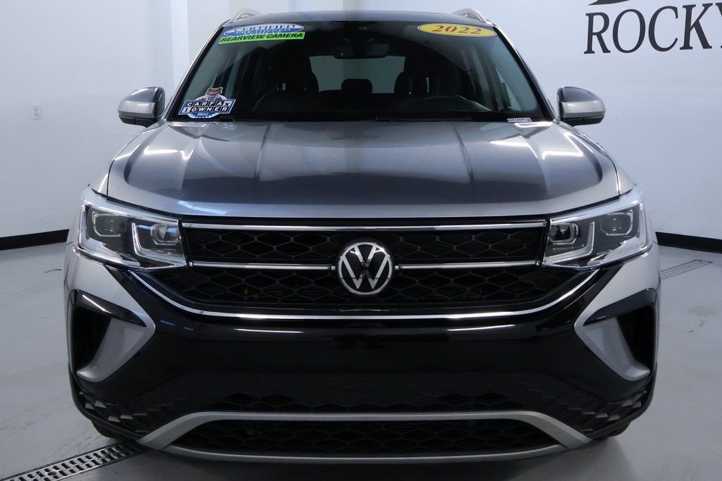2022 Volkswagen Taos SEL photo 2