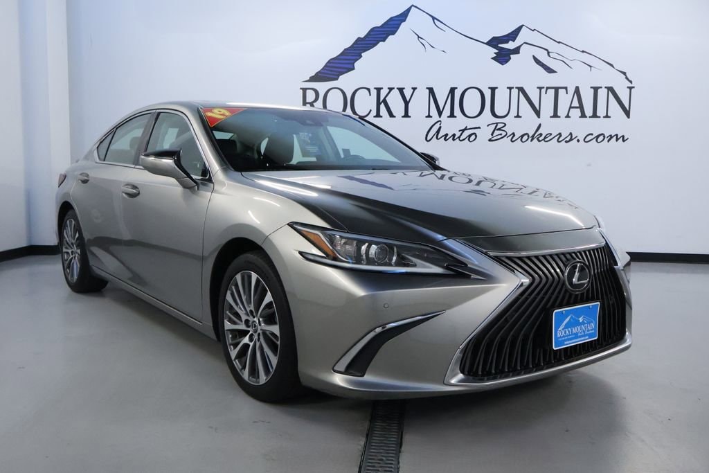 2019 Lexus ES 350's photo