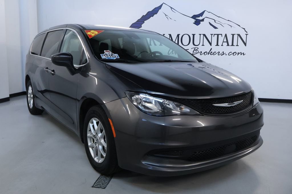 2023 Chrysler Voyager LX FWD