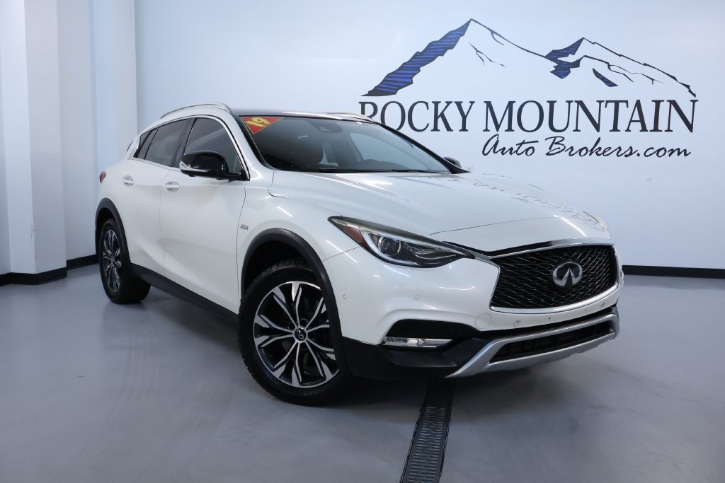  INFINITI QX30