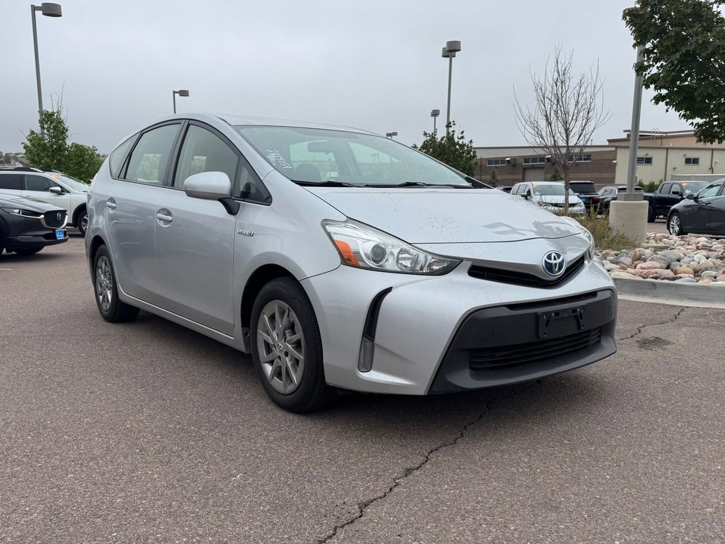 2017 Toyota Prius v Three's photo