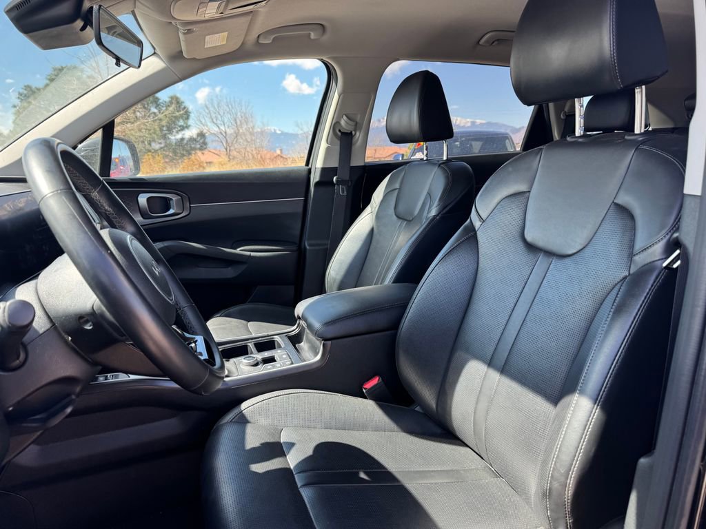 View vehicle photo 7