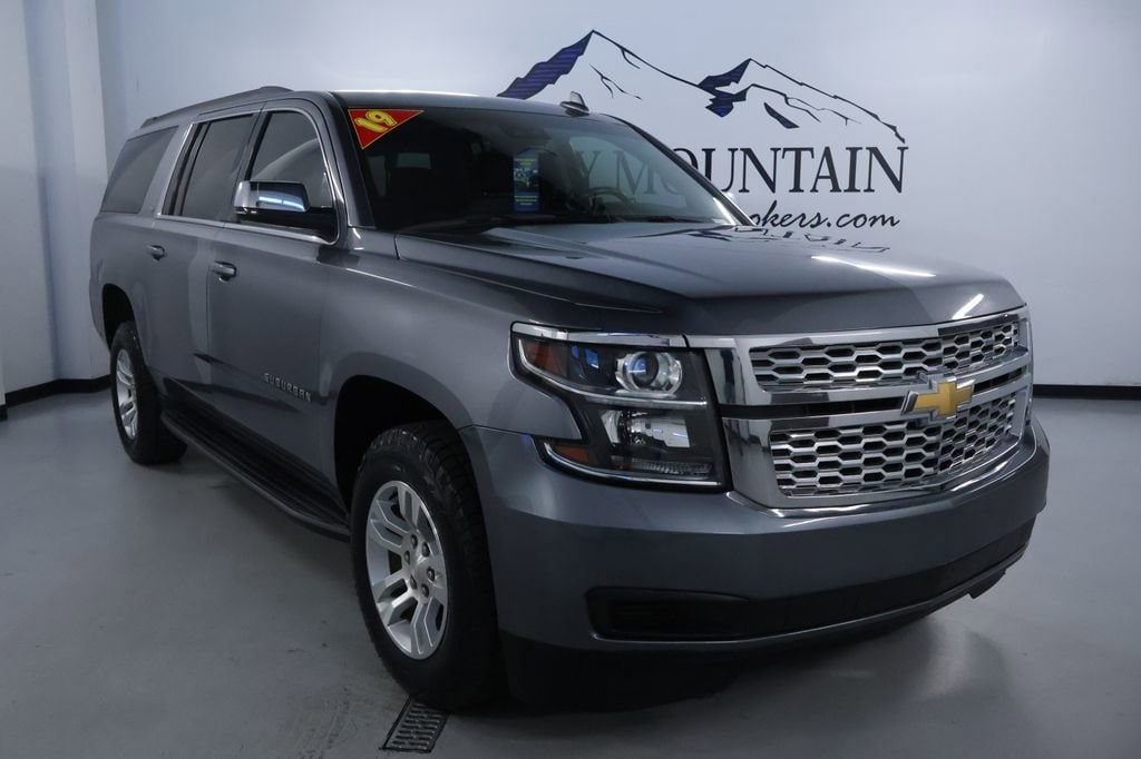 2019 Chevrolet Suburban LT's photo