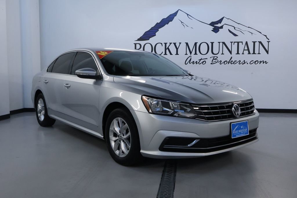 2016 Volkswagen Passat S's photo