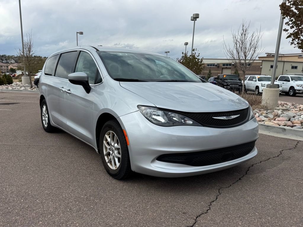 2023 Chrysler Voyager LX