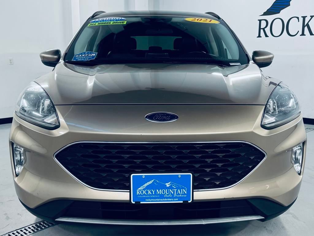 2021 Ford Escape Titanium photo 2