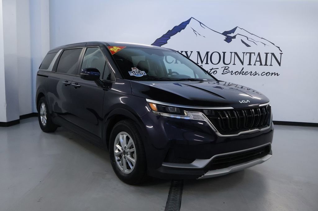2024 Kia Sedona LX Seat Pkg's photo