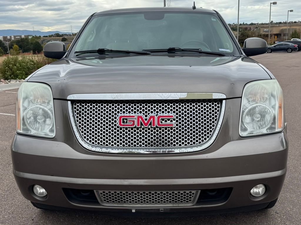 2012 Gmc Yukon Denali photo 2
