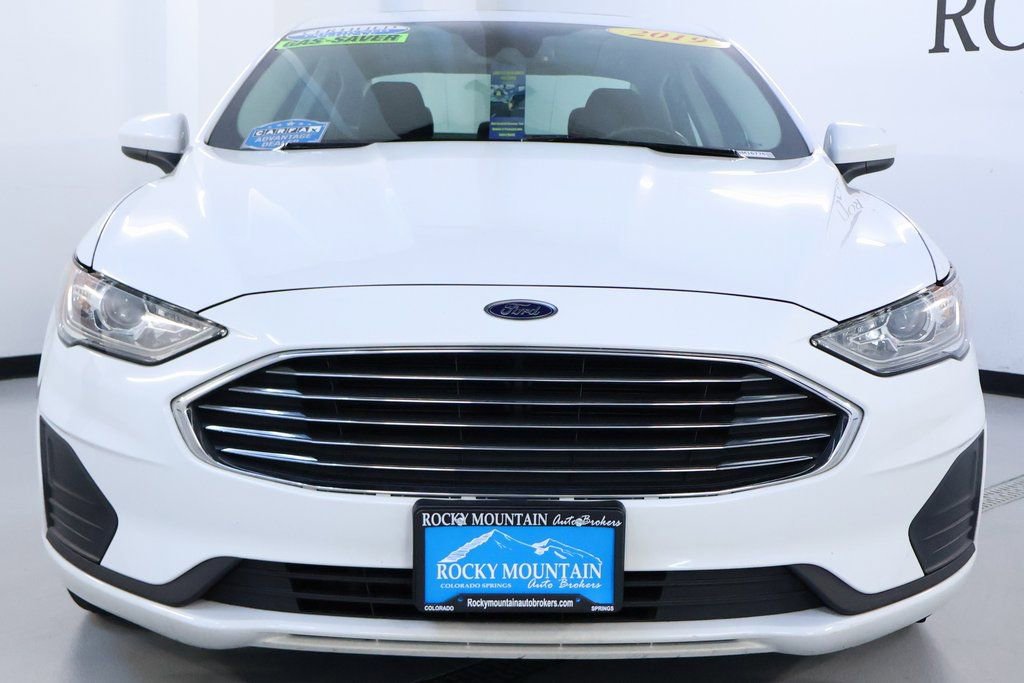 2019 Ford Fusion SE Hybrid photo 2