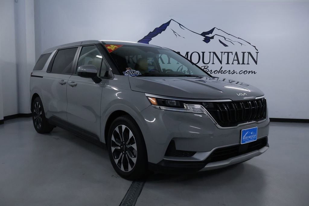 2024 Kia Carnival EX's photo