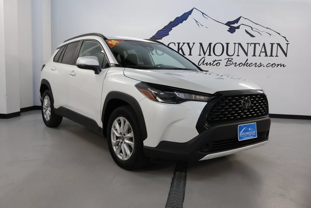 2024 Toyota Corolla Cross LE AWD's photo