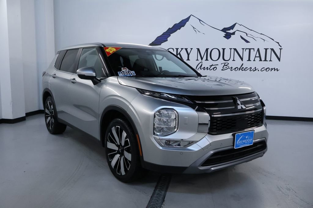 2025 Mitsubishi Outlander SE S-AWC's photo