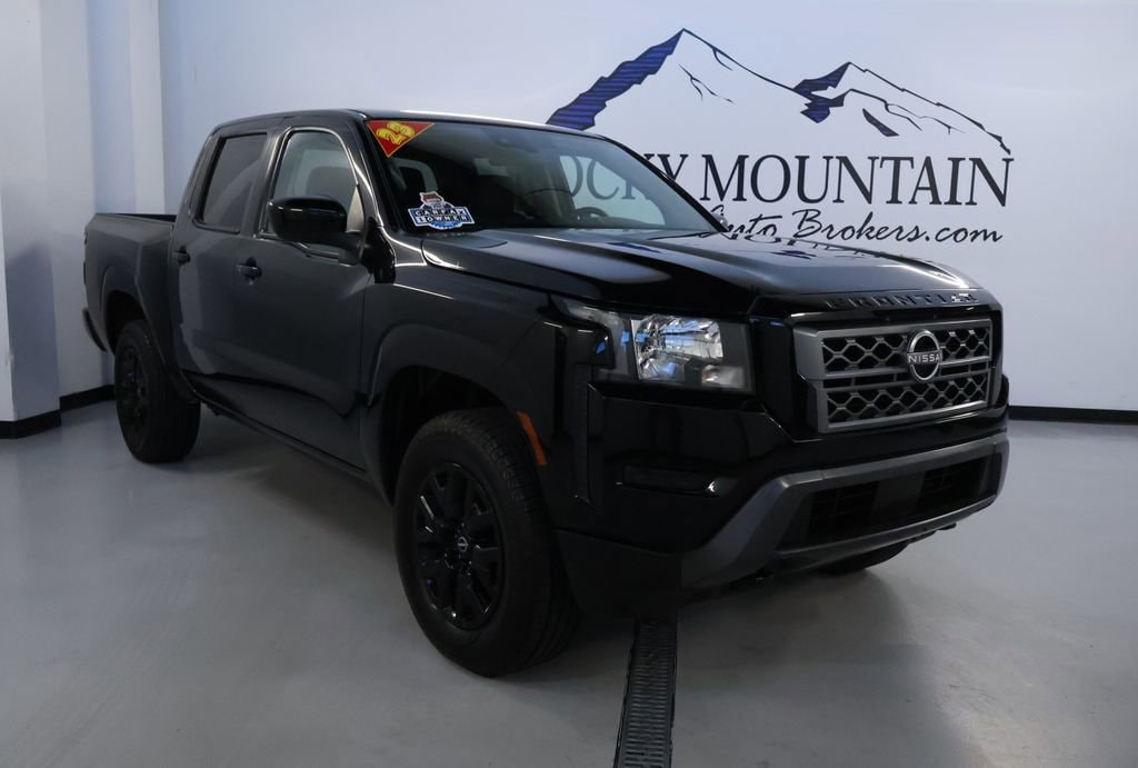 2023 Nissan Frontier SV Crew Cab 4X4 SWB's photo