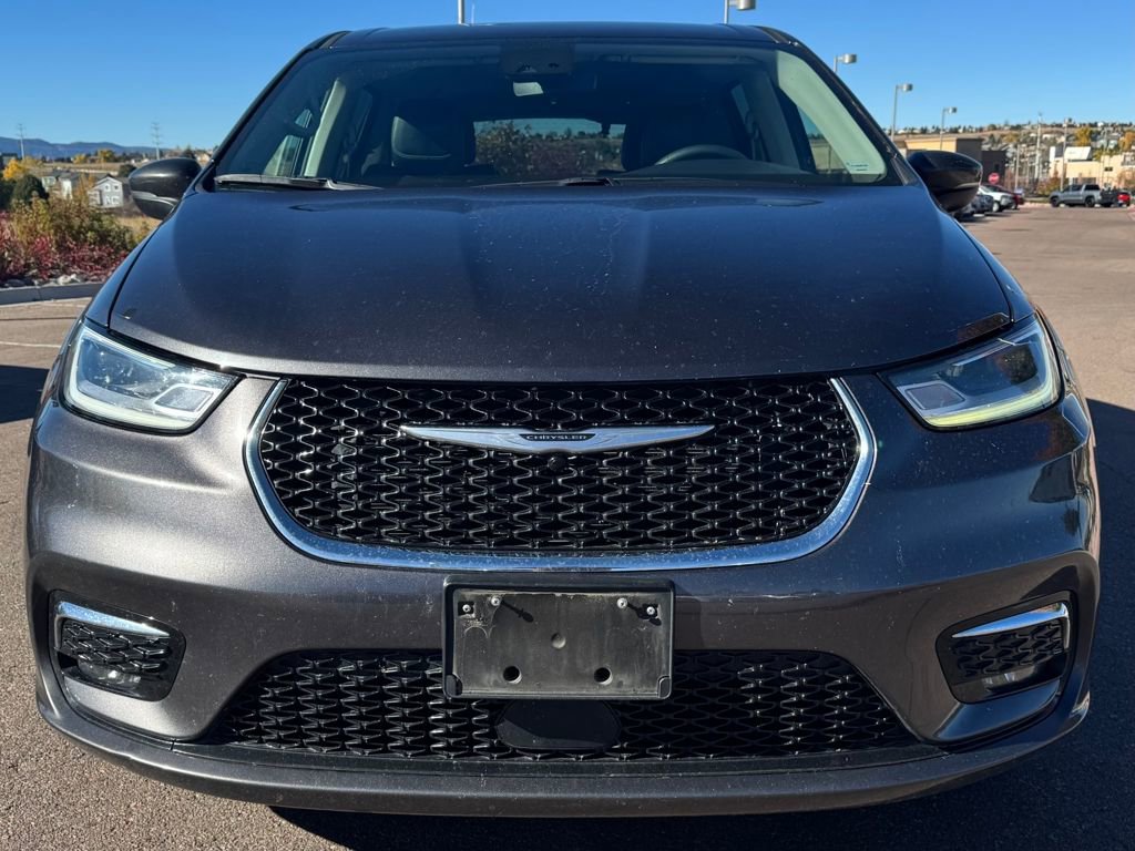 2023 Chrysler Pacifica Hybrid Touring L photo 2