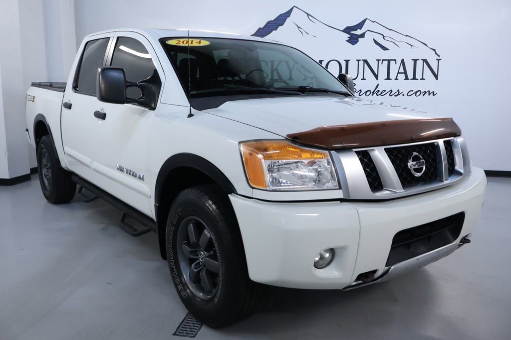 Glacier White 2014 Nissan Titan PRO-4X Crew Cab 4WD Pickup Truck Four-Wheel Drive Automatic