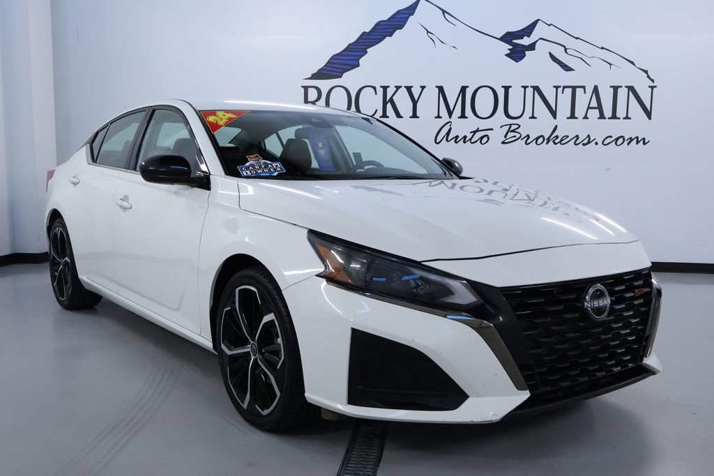 2024 Nissan Altima SR's photo