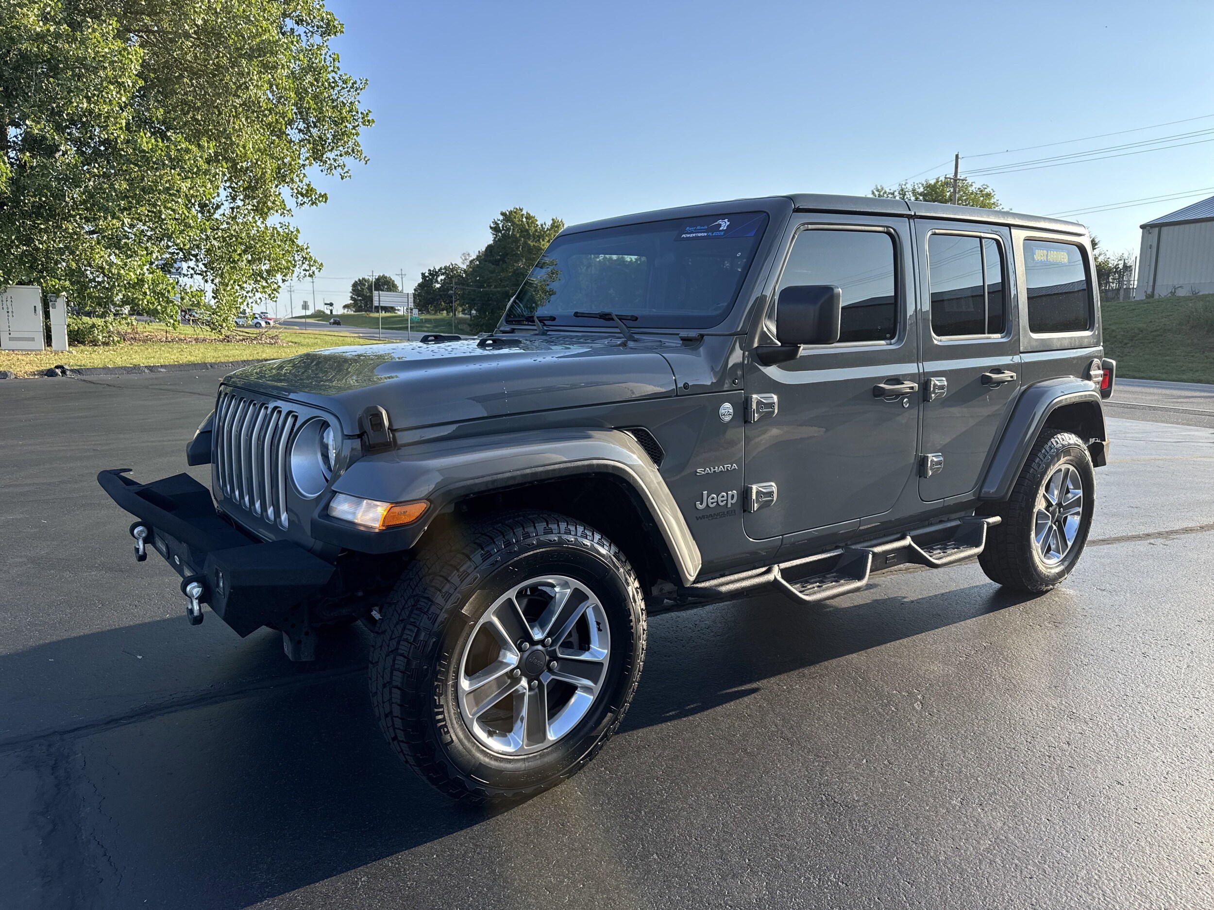 2021 Jeep Wrangler Unlimited Sahara photo 2