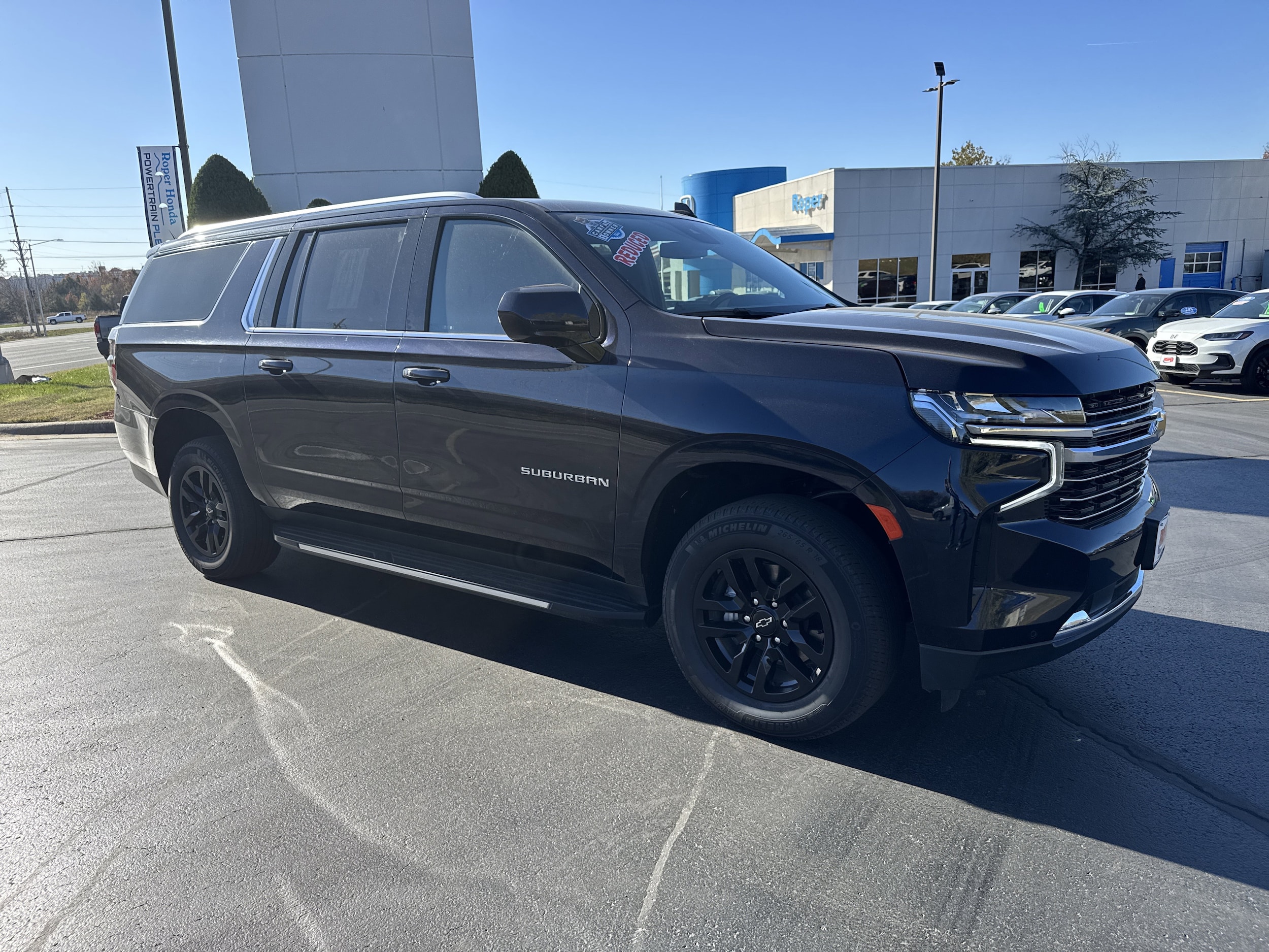 2024 Chevrolet Suburban LT's photo