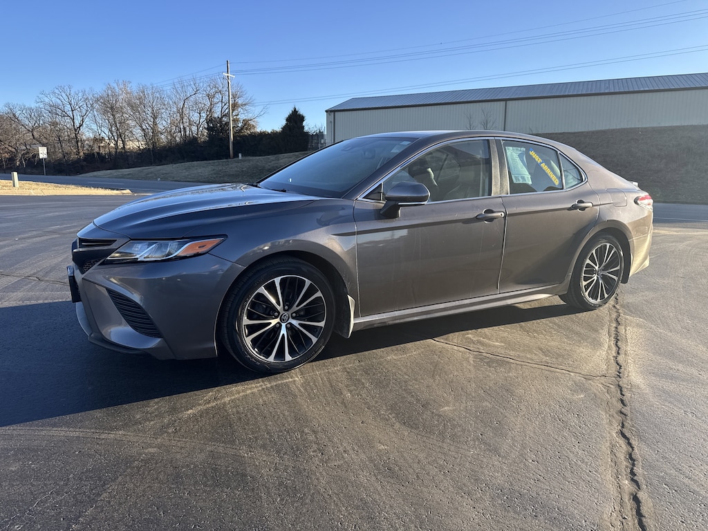 Used 2019 Toyota Camry SE Sedan