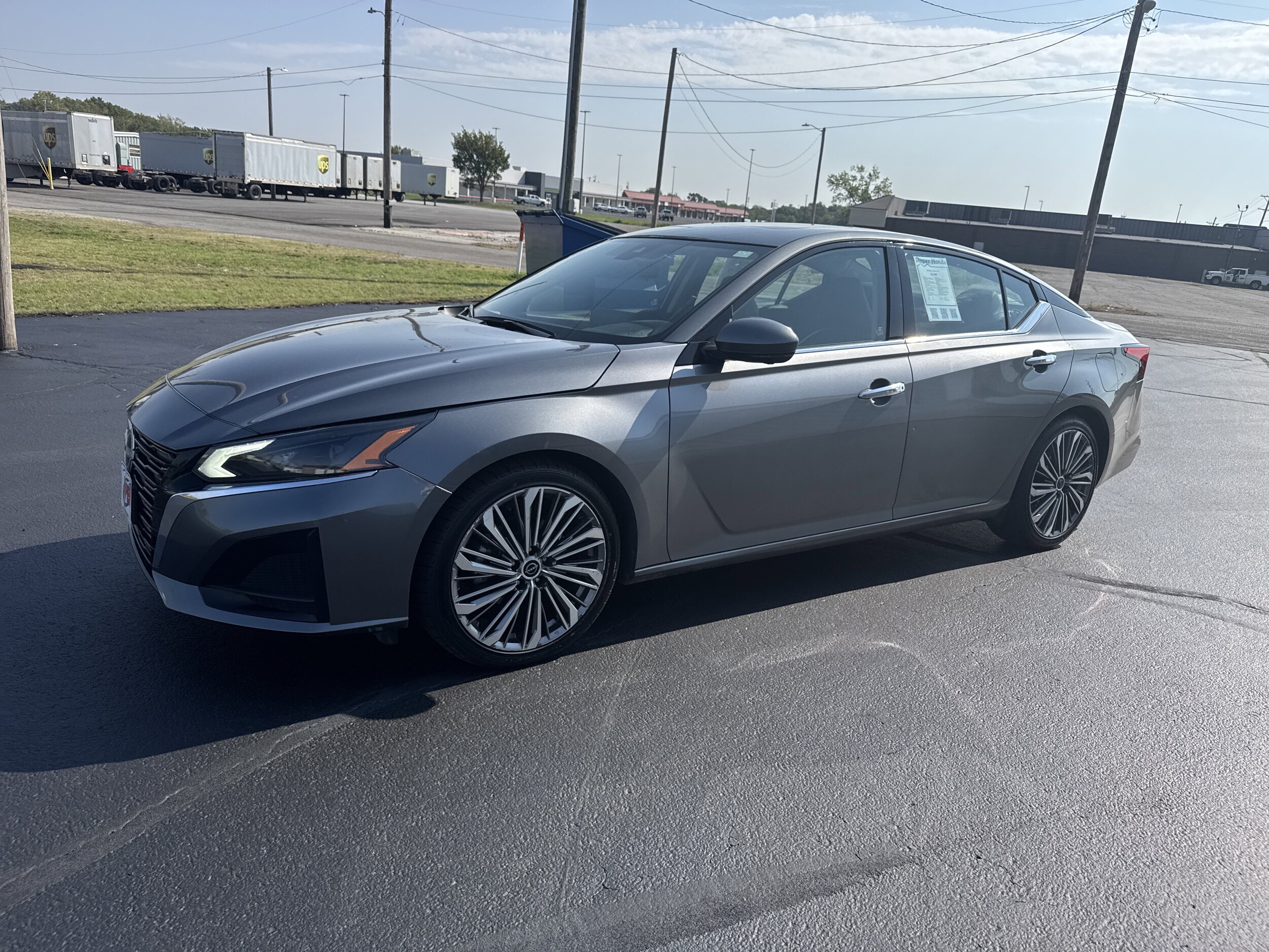 2023 Nissan Altima SL photo 2