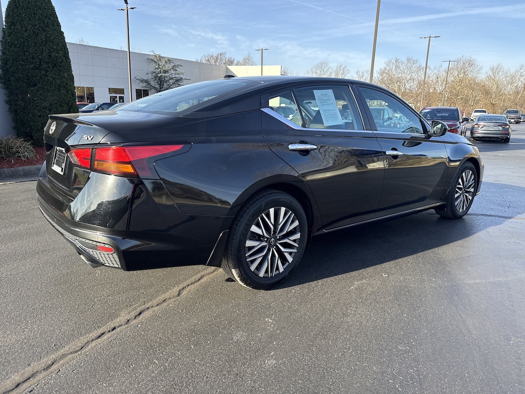 Used 2024 Nissan Altima 2.5 SV Sedan