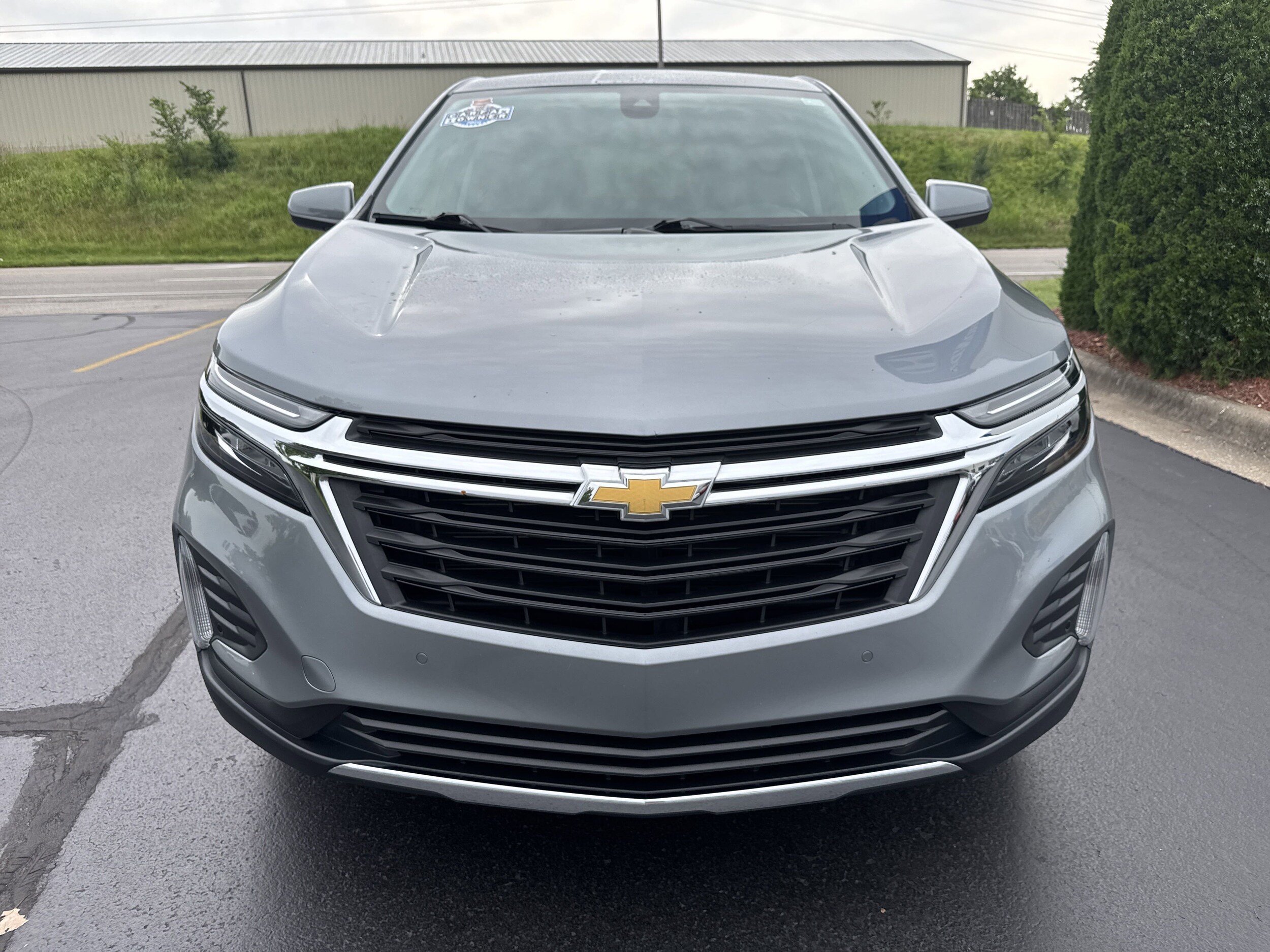 2023 Chevrolet Equinox LT photo 2
