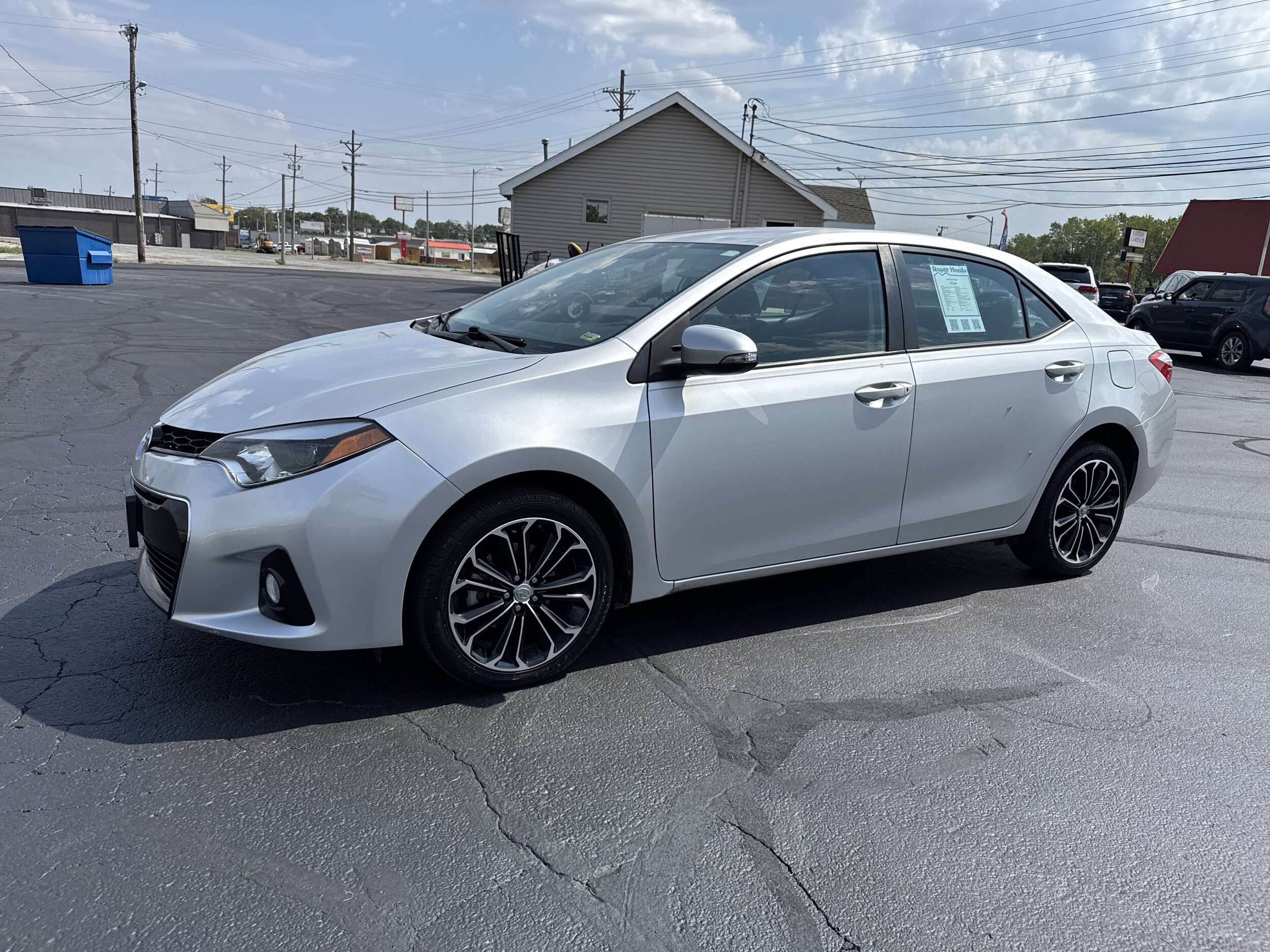 2016 Toyota Corolla LE photo 2