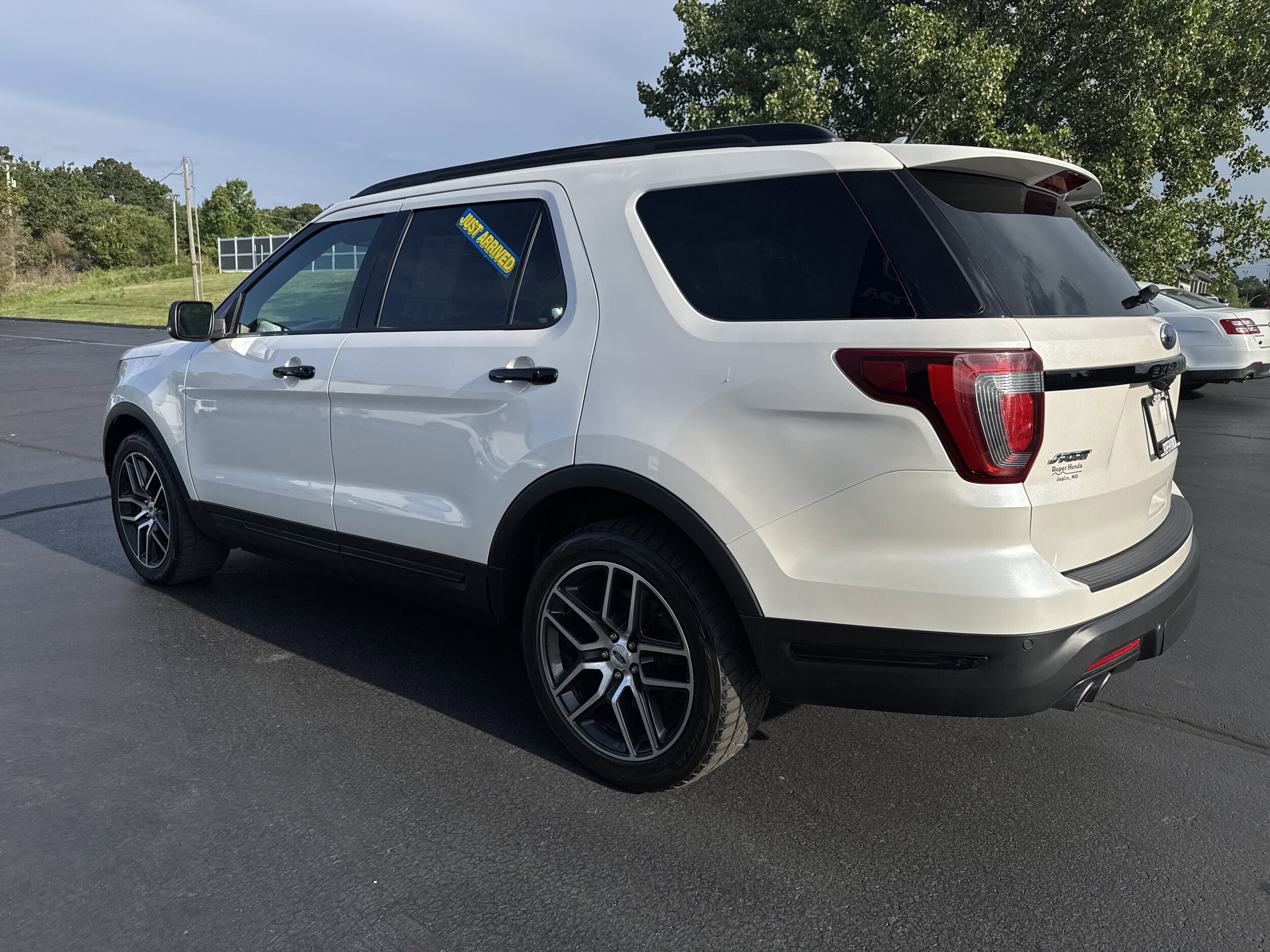 2019 Ford Explorer Sport photo 3