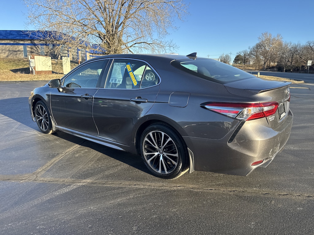 Used 2019 Toyota Camry SE Sedan