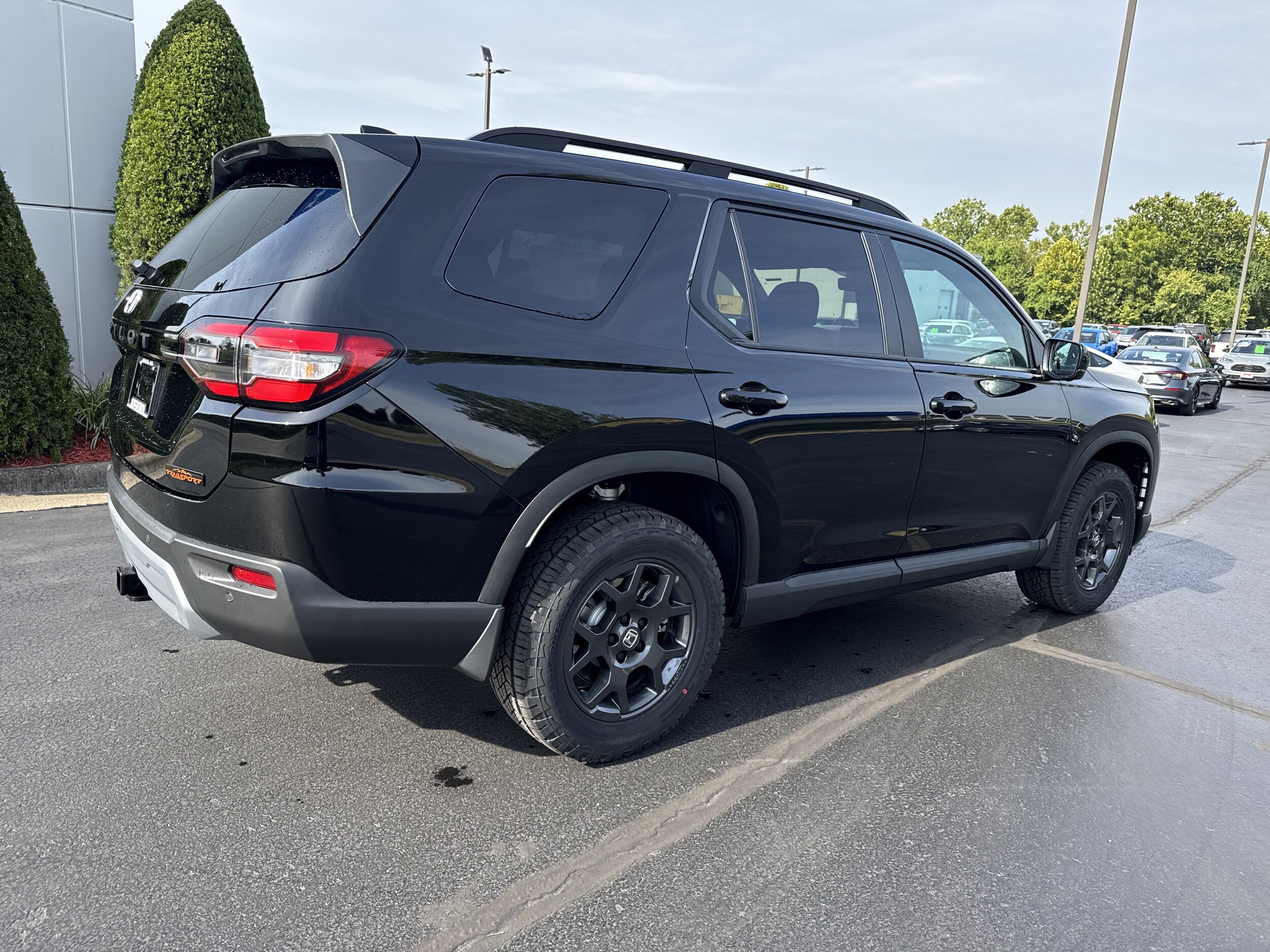 2025 Honda Pilot TrailSport photo 2