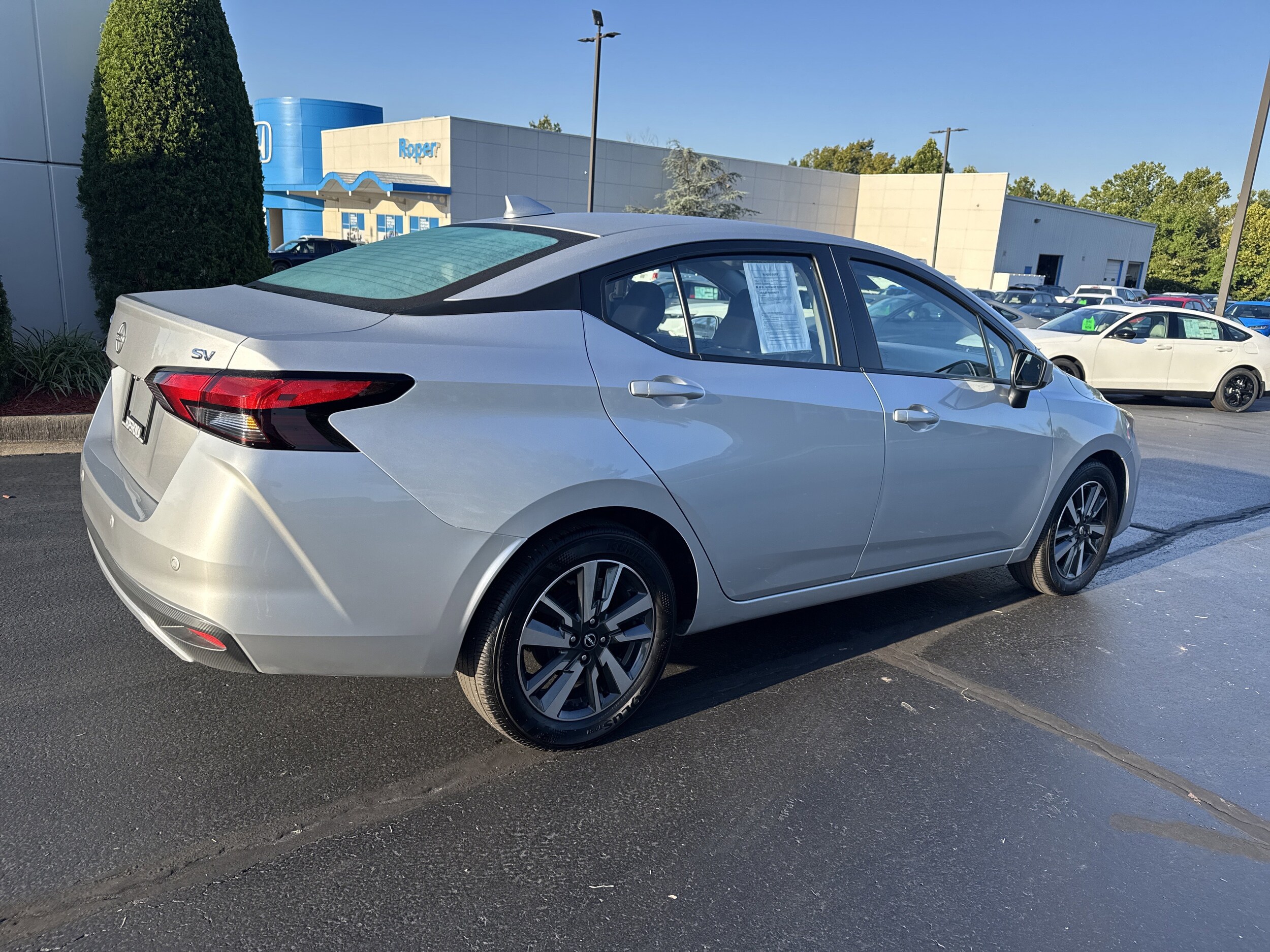 2024 Nissan Versa 1.6 SV photo 4